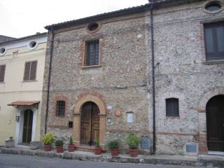 Intero stabile all'asta a cosenza frazione sant’ippolito, via strada a , 78