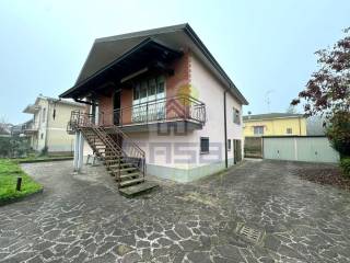 Villa in vendita a codogno via bignamini