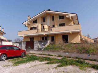 Posto auto in vendita ad albano laziale via casette, 26