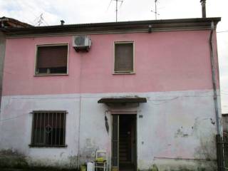 Casa indipendente all'asta a monticelli d'ongina via santi olza po, 74