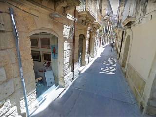 Negozio in vendita a siracusa via dione