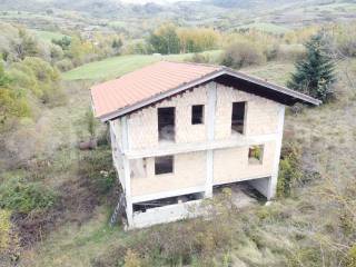 Villa bifamiliare in vendita a castel di sangro contrada cimerone