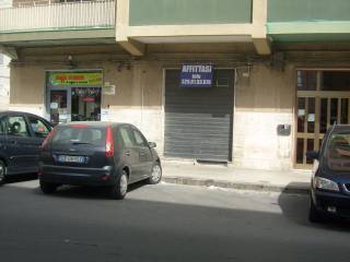 Negozio in in vendita da privato a siracusa via pietro novelli, 83