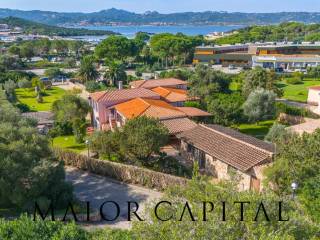 Villa bifamiliare in vendita ad arzachena località baja sardinia