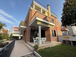 Villa bifamiliare in vendita a giulianova viale ercole vincenzo orsini, 39