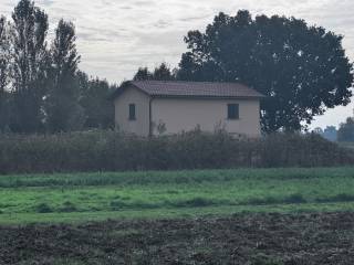 Magazzino in vendita a sant'agata bolognese via san luca, 9