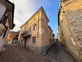 Casa indipendente in vendita a montù beccaria via montemartini, 18