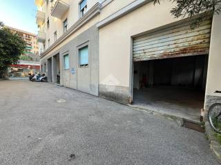 Magazzino in vendita a rapallo via fratelli betti