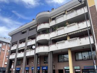 Garage in affitto a milano via pellegrino rossi., 16