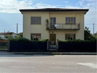 Casa indipendente in vendita a colle umberto 