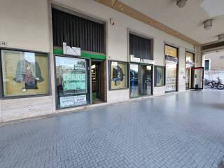 Negozio in vendita a latina piazza della libertà