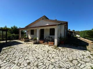 Villa in vendita a cisterna di latina via john fitzgerald kennedy