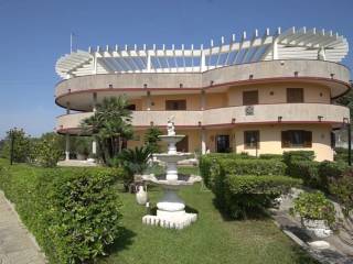 Villa in vendita a crotone via dei carpini, 1