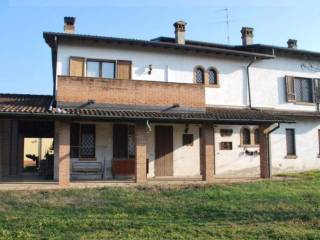 Cascina all'asta a castelvisconti cascina motta