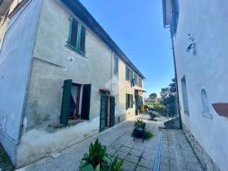 Casa indipendente in vendita a quarrata via larga, 76