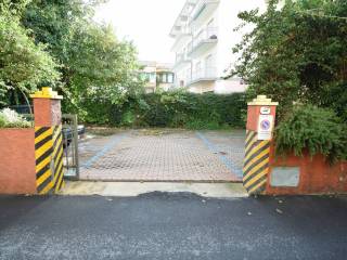 Posto auto in affitto a diano marina via lombardi e rossignoli