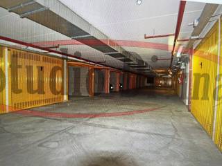 Garage in affitto a milano viale monte grappa, 4