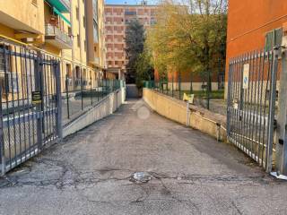 Garage in vendita a bologna via adelaide ristori, 9