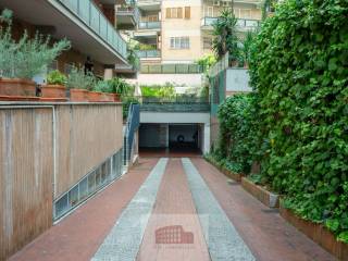 Garage in vendita a roma via alexander fleming, 116