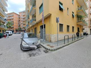 Garage in vendita a salerno via luigi manzella