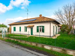 Casa indipendente in vendita a crescentino via miraglio felice