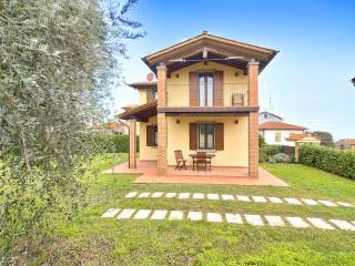 Villa in vendita ad arezzo località poggiola