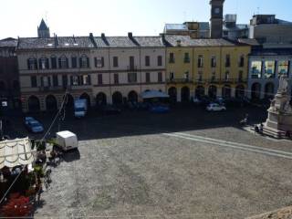 Appartamento in affitto a vercelli piazza camillo benso di cavour, 10