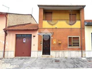 Casa indipendente in vendita ad avezzano via s. francesco, 77