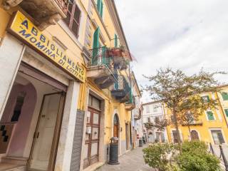 Negozio in vendita a ischia di castro piazza immacolata, 8