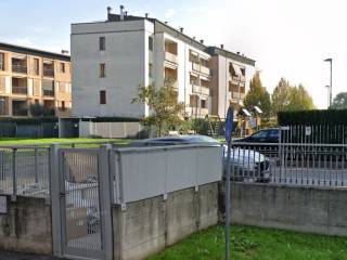 Garage in vendita a concorezzo via federico ozanam, 26