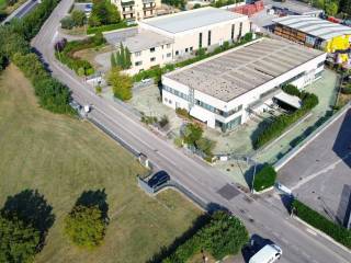 Capannone industriale in affitto a desenzano del garda via degli oleandri, 12