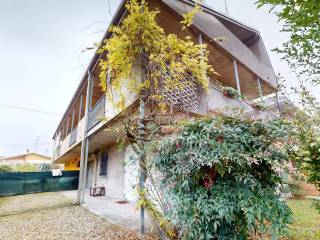 Casa indipendente in vendita a bondeno via c. goldoni 11