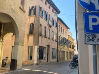 Negozio in vendita a treviso via sant'agostino