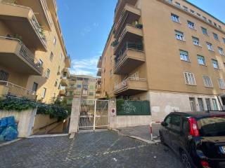 Garage in affitto a roma via oreste tommasini, 6