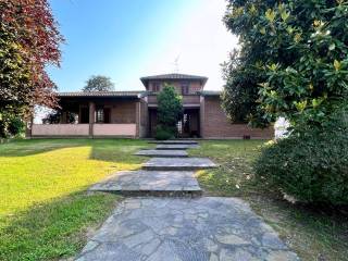 Villa in vendita a castello d'agogna via novara