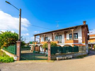 Casa indipendente in vendita a crescentino strada torino