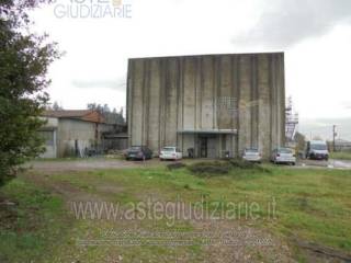 Capannone industriale all'asta a montale via g. garibaldi, 36