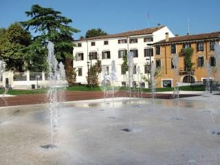 Negozio in affitto a verona piazza cittadella, 15