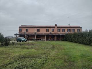 Casa indipendente in vendita ad adria adria loc. san pietro basso, 00