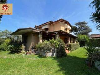 Villa in vendita a forte dei marmi via degli olmi