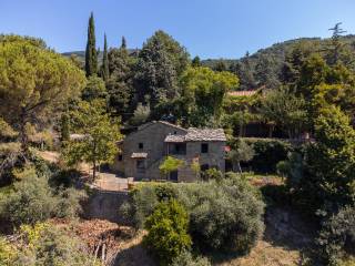 Intero stabile in vendita a cortona strada dei cappuccini