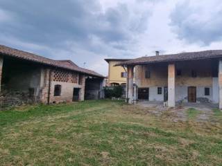 Cascina in vendita a pandino via palazzo pignano