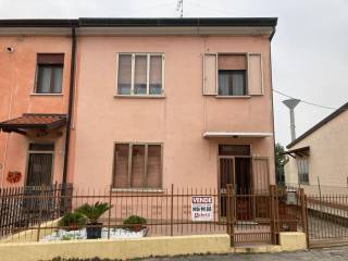 Casa indipendente in vendita a papozze papozze via matteotti, 00