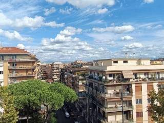 Negozio in affitto a roma viale appio claudio