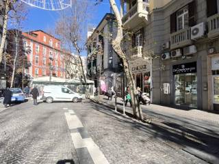 Negozio in vendita a napoli via annella di massimo