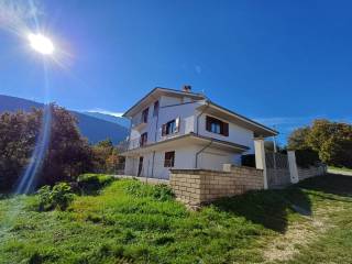 Villa in vendita a ocre via santo spirito, 2