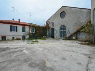 Capannone industriale in vendita a forlì via dei molini