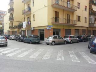 Negozio in affitto a salerno g. vacca