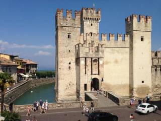 Appartamento in affitto a sirmione piazza castello