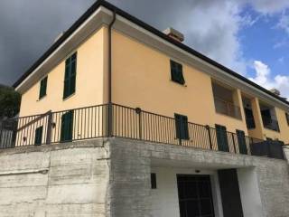 Garage in affitto a serra riccò via campo poggio